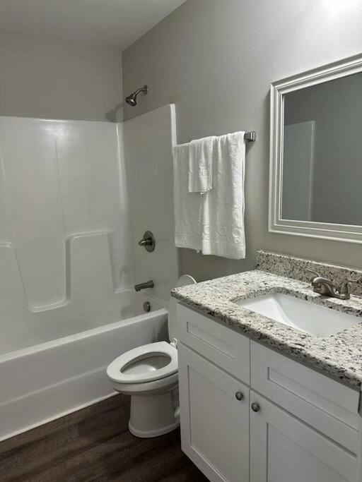 Gorgeous 3 Bedroom Home With Cable Tv In All Rooms & Free Wi-Fi Concord Zewnętrze zdjęcie