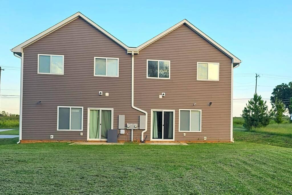 Gorgeous 3 Bedroom Home With Cable Tv In All Rooms & Free Wi-Fi Concord Zewnętrze zdjęcie