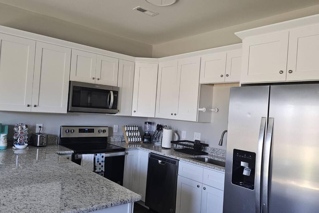 Gorgeous 3 Bedroom Home With Cable Tv In All Rooms & Free Wi-Fi Concord Zewnętrze zdjęcie